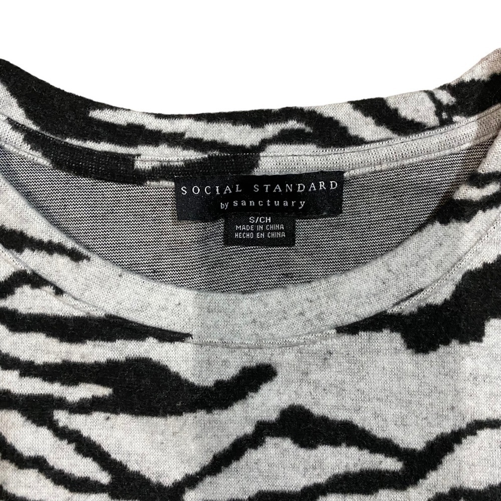 SOCIAL STANDARD by SANCTUARY “JULIA” Puff Sleeve Animal Print Soft Sweater sz SM - Picture 3 of 7